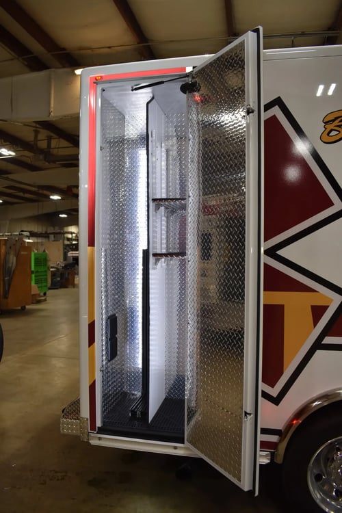 PL-Custom-Type-I-Classic-F550-4x4-Rear-Cab-Storage