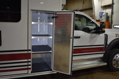 PL-Custom-Type-I-Classic-F550-4x4-Rear-Cab-Storage