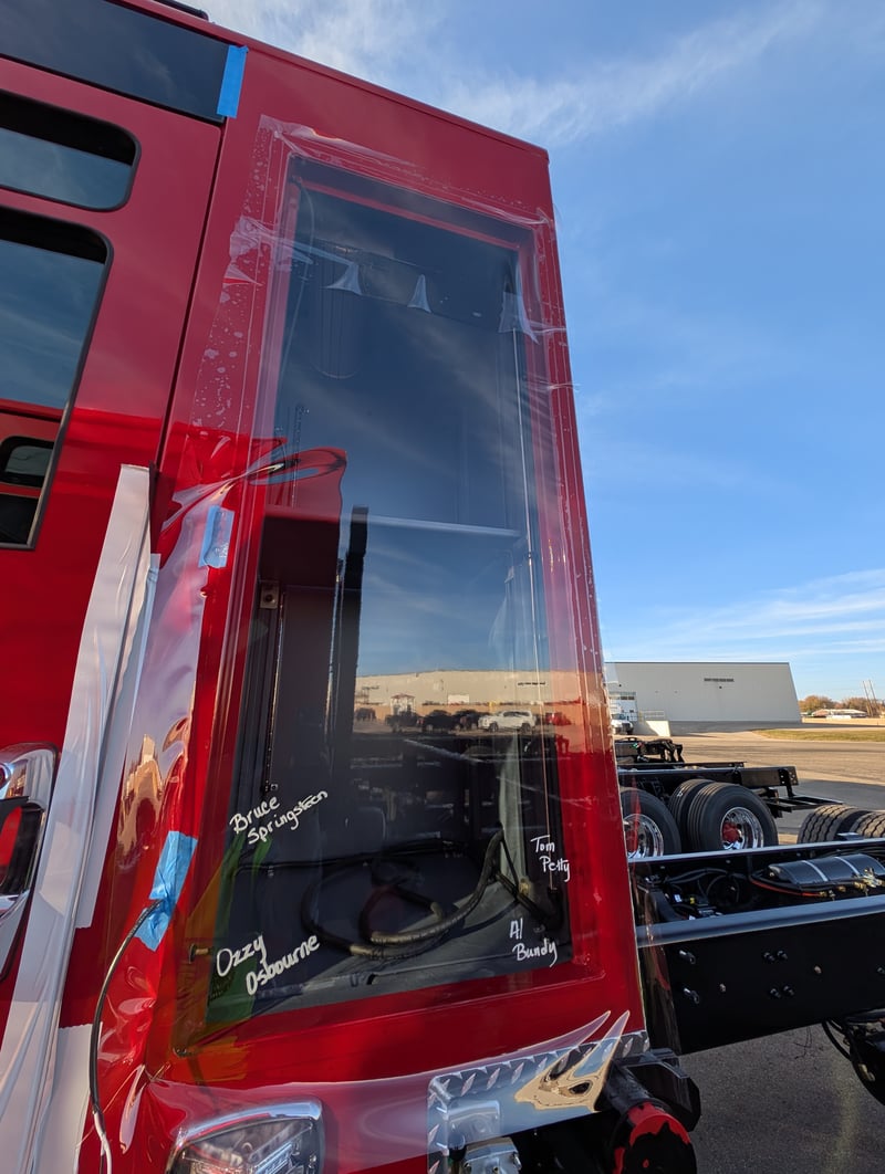 PXL 20251121 195541639 jpg