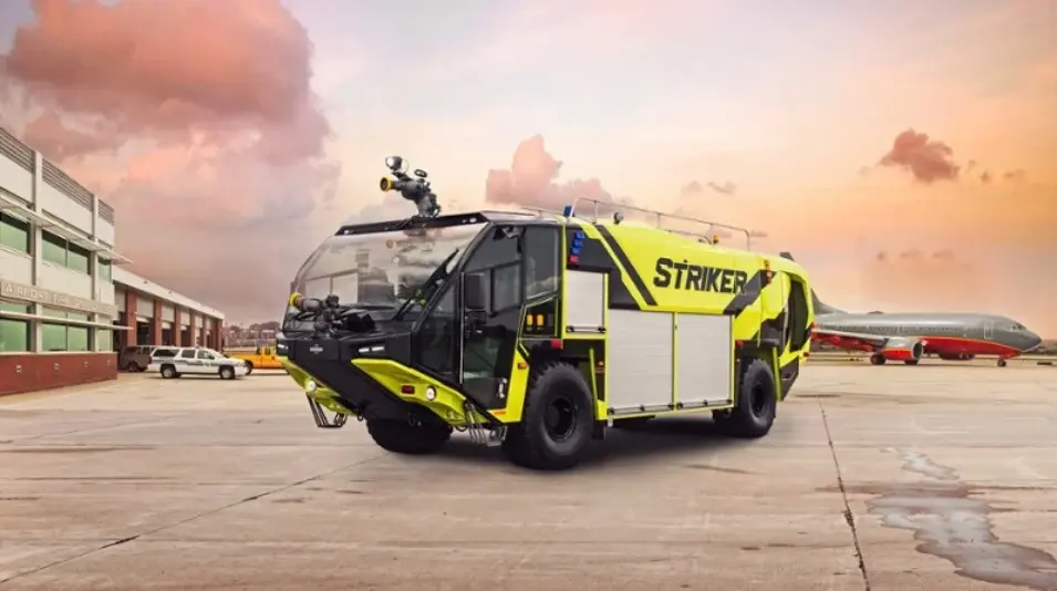 Oshkosh Striker 4x4 airfield response truck parked near airport operations, supporting aviation emergency readiness and safety.