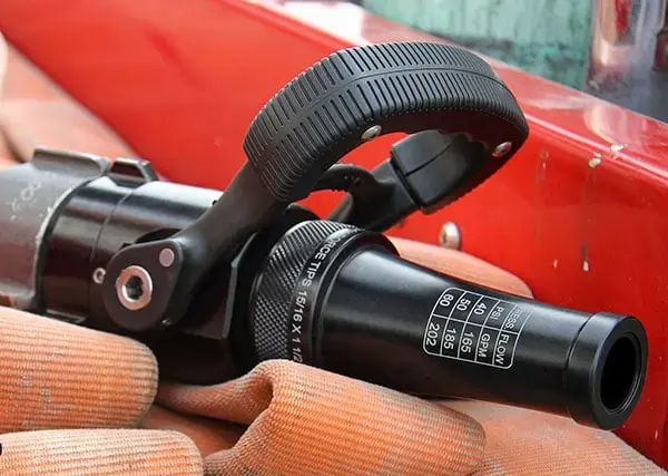 Smoothbore series firefighting nozzles for straight output